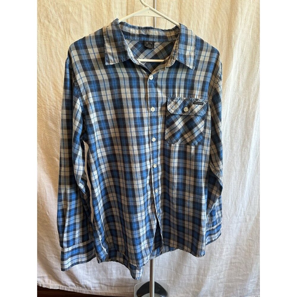 Oakley Mens Size Medium Long Sleeve Button Down Shirt Regular Fit Blue Plaid